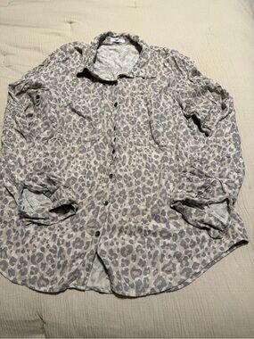 Maurices Grey/Tan Leopard Print Button-Down Shirt